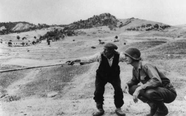 Robert Capa. Una vita leggermente fuori fuoco Robert Capa. Una vita leggermente fuori fuoco