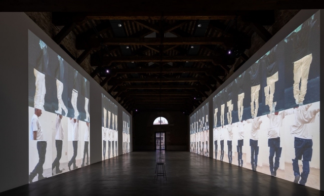 Bruce Nauman "Contrapposto Studies" Bruce Nauman "Contrapposto Studies"